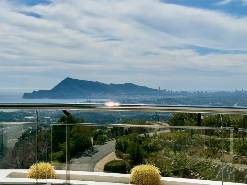 Exclusivo penthouse en Altea con espectaculares vistas panorámicas a la Bahía de Altea y al mar Mediterráneo 🌊