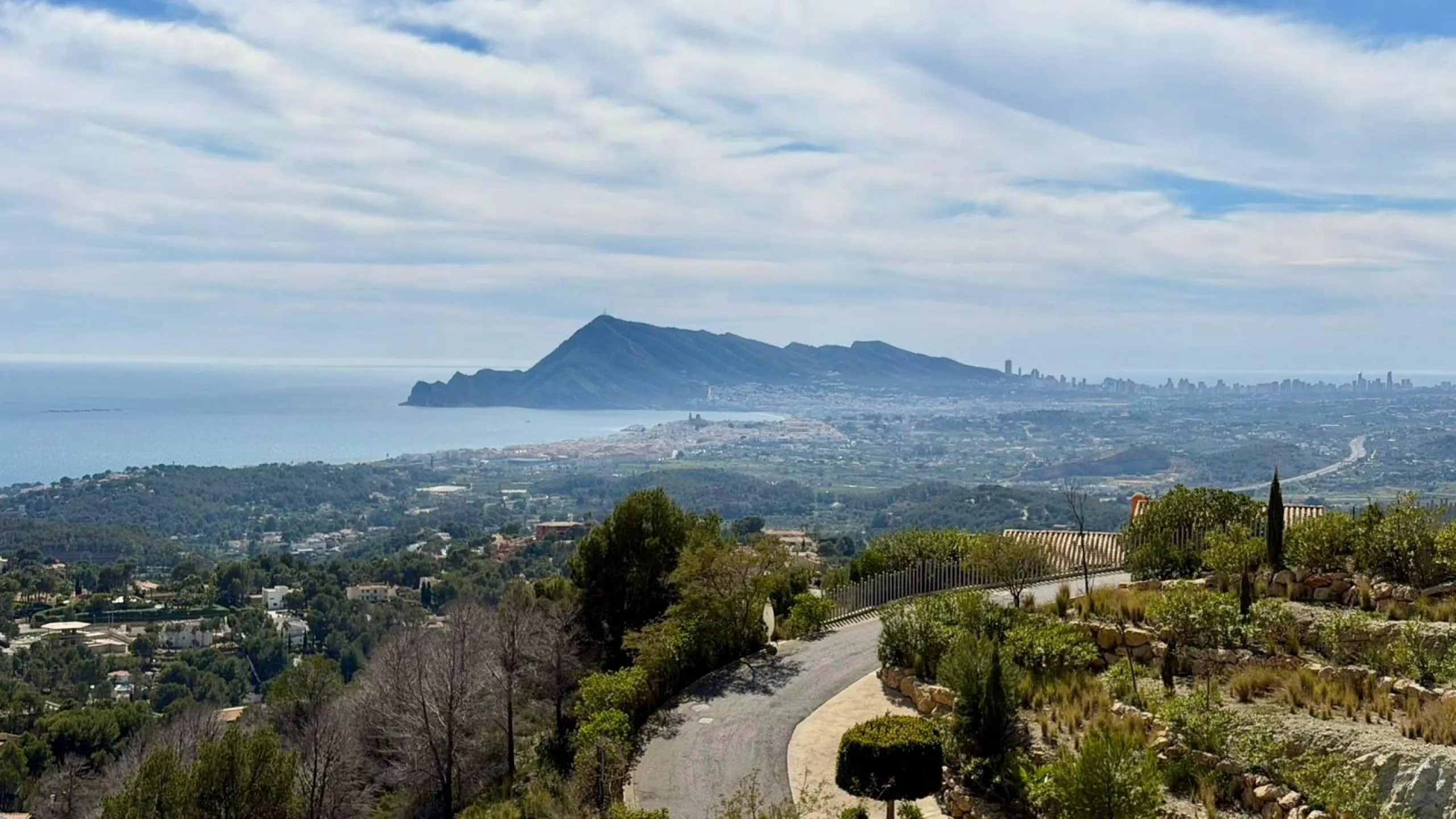 Exclusivo penthouse en Altea con espectaculares vistas panorámicas a la Bahía de Altea y al mar Mediterráneo 🌊