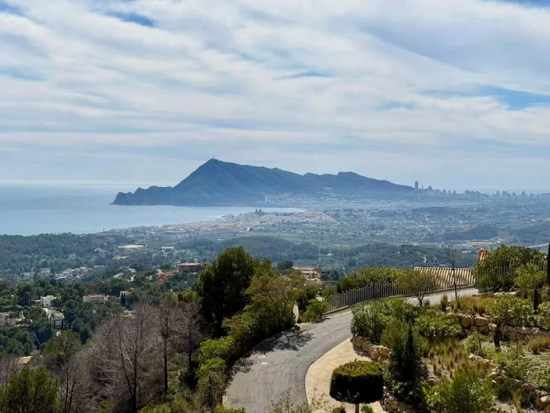 Exclusivo penthouse en Altea con espectaculares vistas panorámicas a la Bahía de Altea y al mar Mediterráneo 🌊