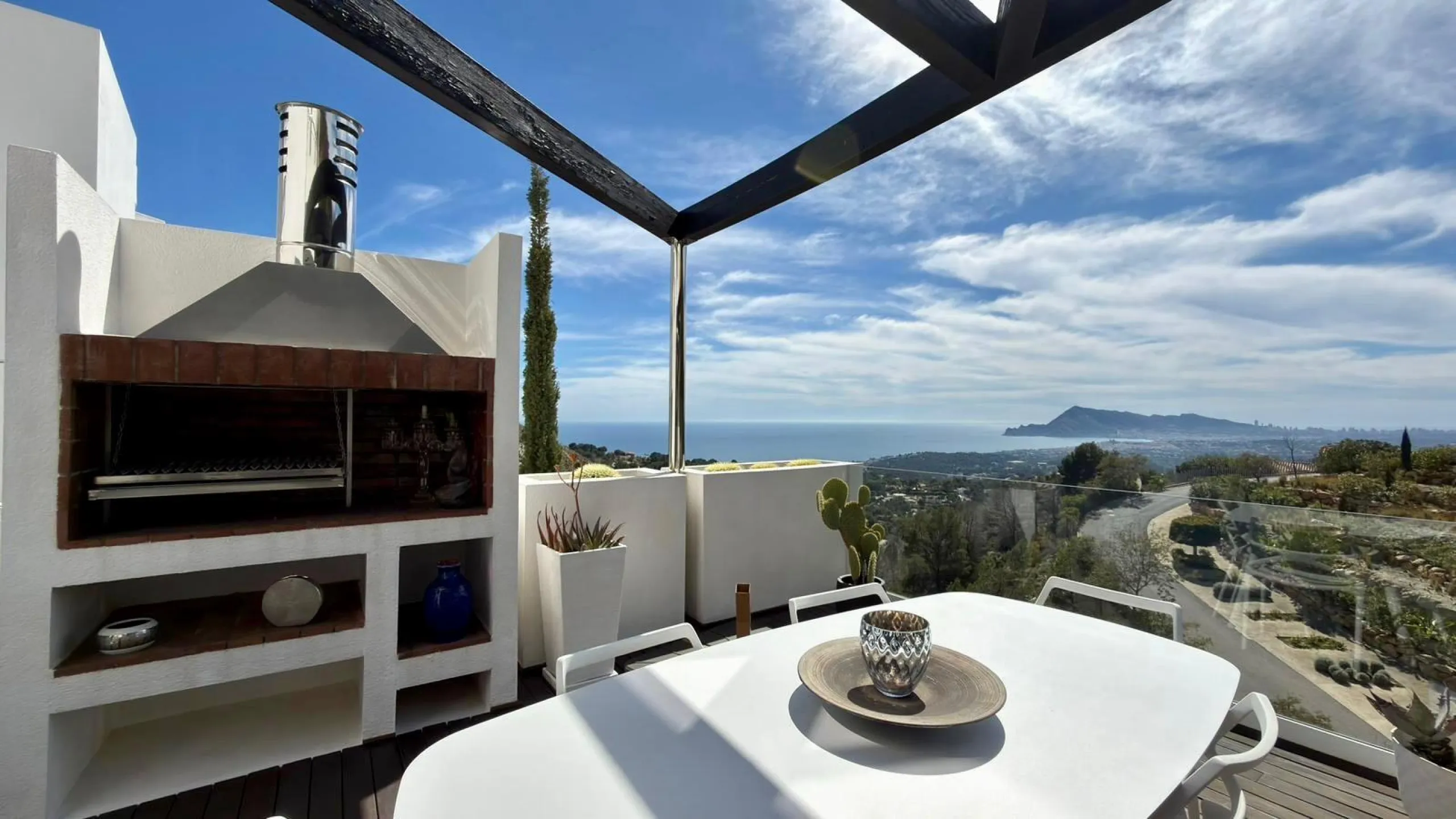 Exclusivo penthouse en Altea con espectaculares vistas panorámicas a la Bahía de Altea y al mar Mediterráneo 🌊