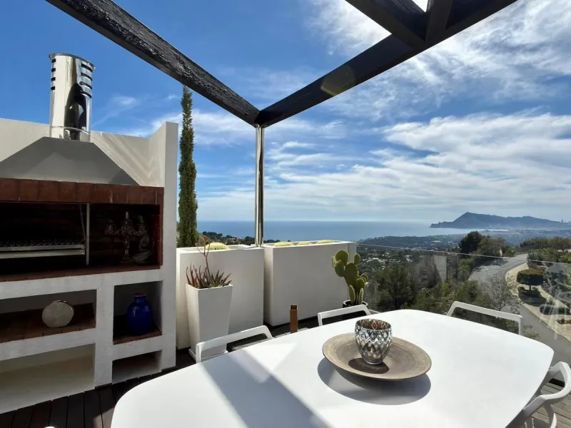 Exclusivo penthouse en Altea con espectaculares vistas panorámicas a la Bahía de Altea y al mar Mediterráneo 🌊