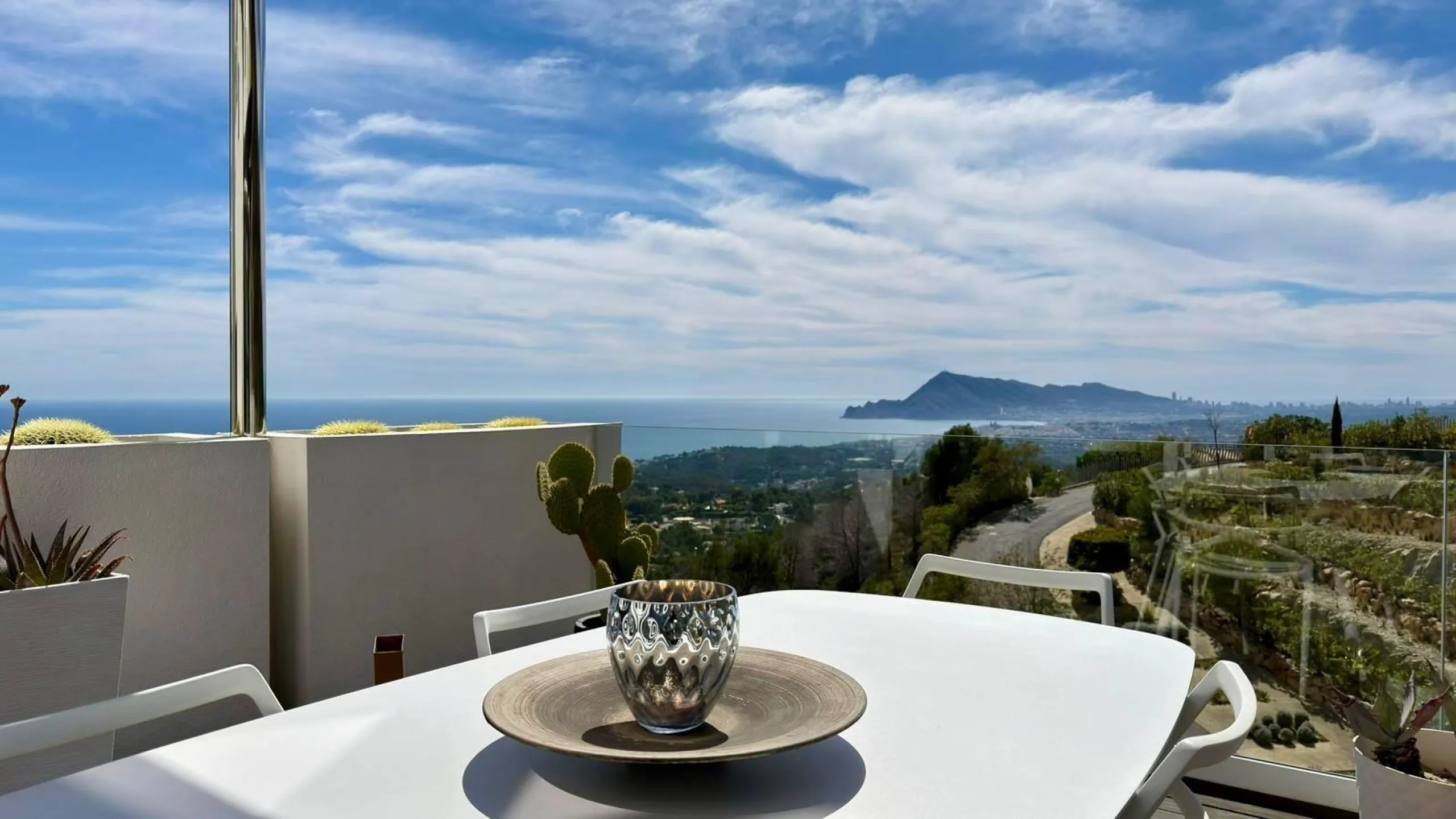 Exclusivo penthouse en Altea con espectaculares vistas panorámicas a la Bahía de Altea y al mar Mediterráneo 🌊