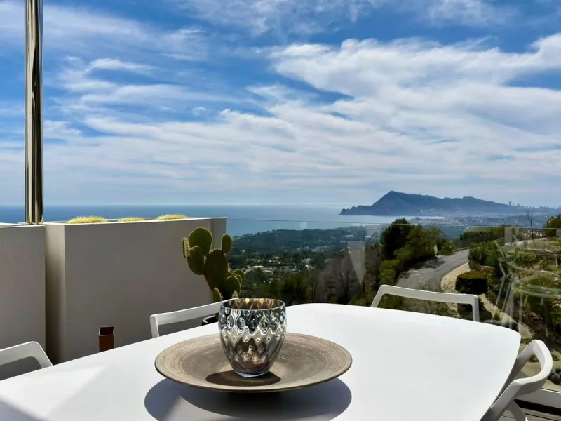 Exclusivo penthouse en Altea con espectaculares vistas panorámicas a la Bahía de Altea y al mar Mediterráneo 🌊