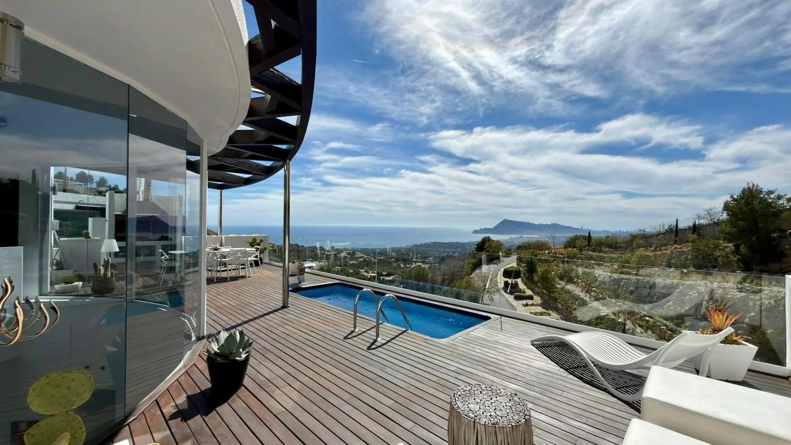 Exclusivo penthouse en Altea con espectaculares vistas panorámicas a la Bahía de Altea y al mar Mediterráneo 🌊