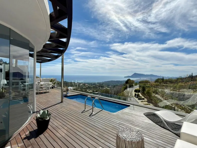 Exclusivo penthouse en Altea con espectaculares vistas panorámicas a la Bahía de Altea y al mar Mediterráneo 🌊