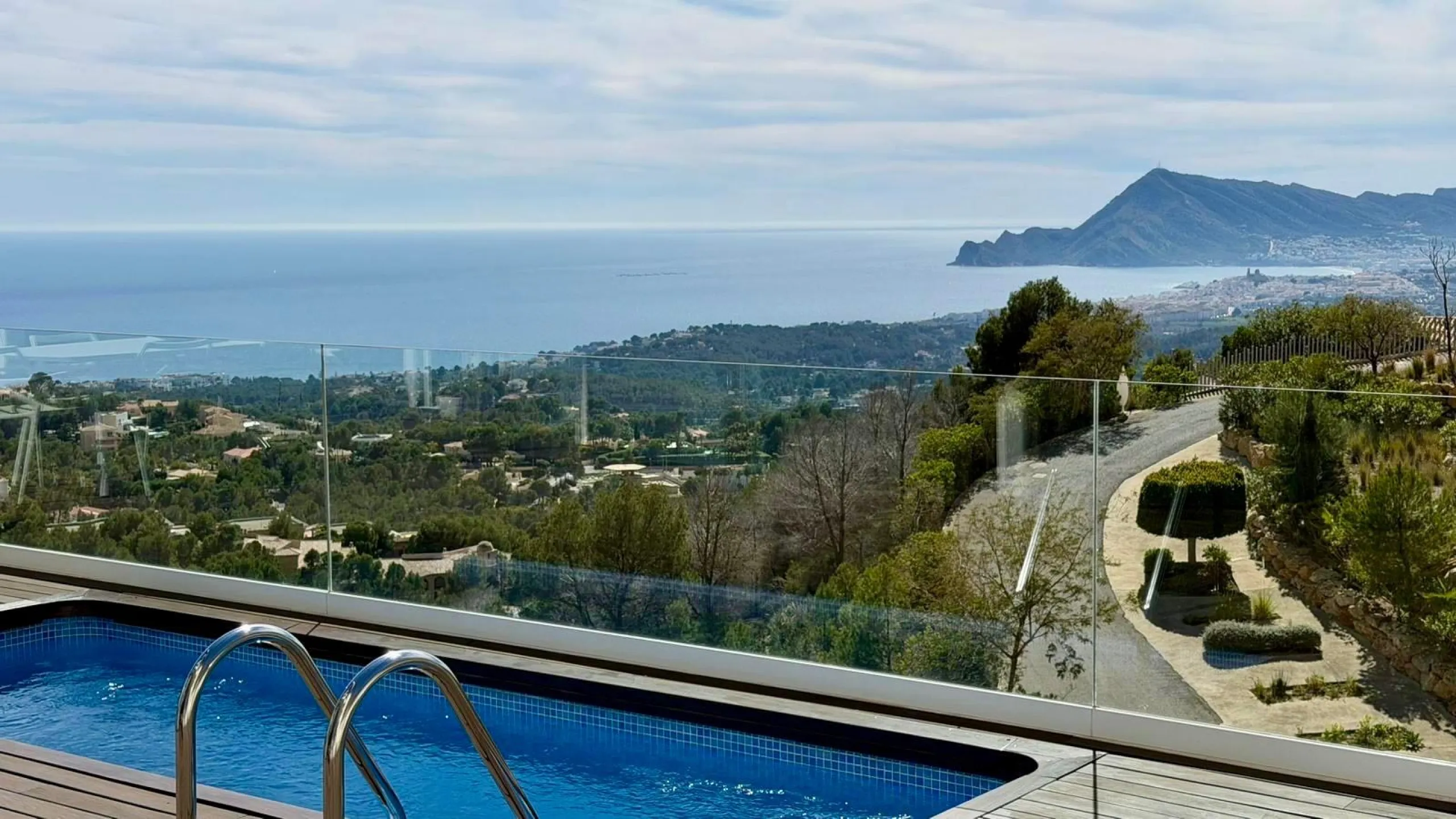Exclusivo penthouse en Altea con espectaculares vistas panorámicas a la Bahía de Altea y al mar Mediterráneo 🌊