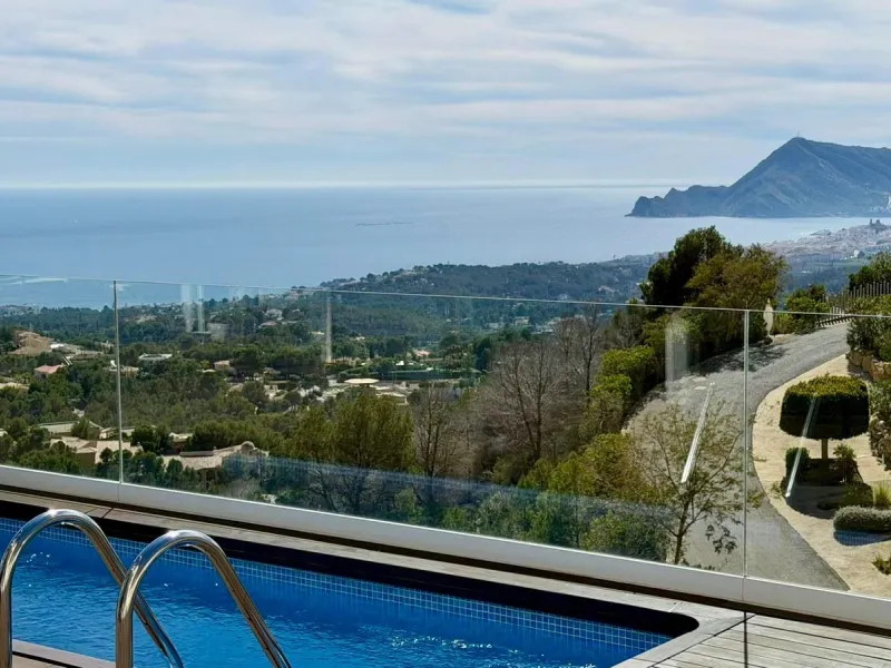 Exclusivo penthouse en Altea con espectaculares vistas panorámicas a la Bahía de Altea y al mar Mediterráneo 🌊