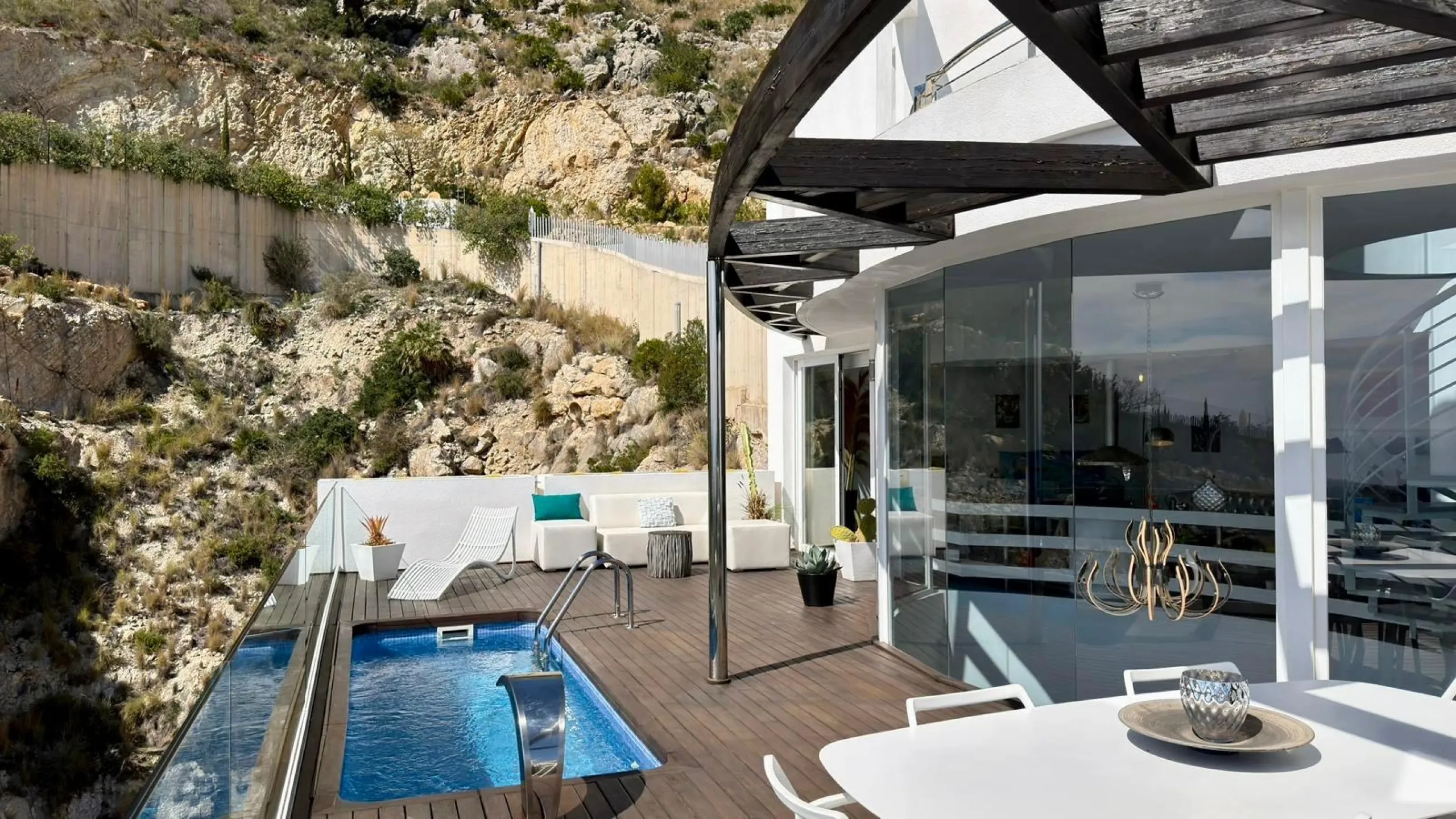 Exclusivo penthouse en Altea con espectaculares vistas panorámicas a la Bahía de Altea y al mar Mediterráneo 🌊