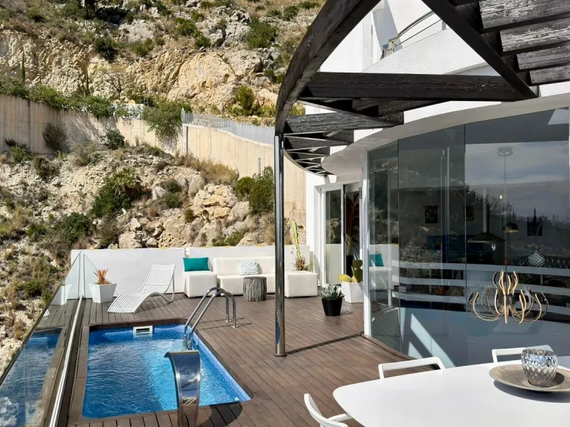 Exclusivo penthouse en Altea con espectaculares vistas panorámicas a la Bahía de Altea y al mar Mediterráneo 🌊