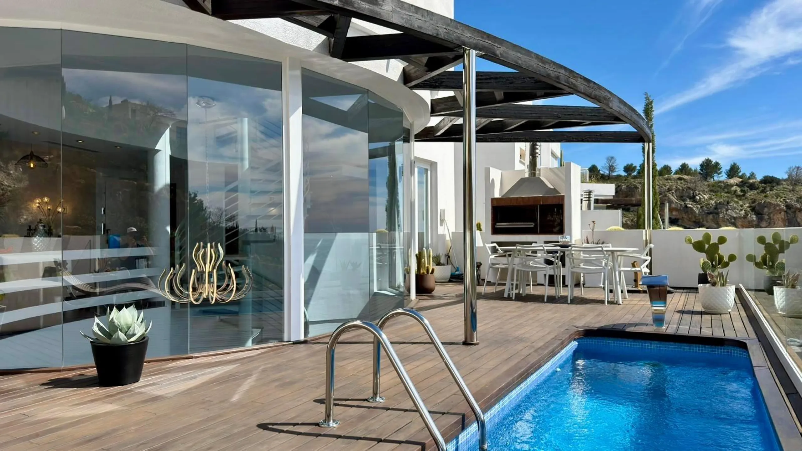 Exclusivo penthouse en Altea con espectaculares vistas panorámicas a la Bahía de Altea y al mar Mediterráneo 🌊