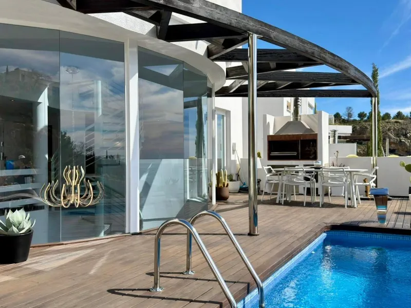 Exclusivo penthouse en Altea con espectaculares vistas panorámicas a la Bahía de Altea y al mar Mediterráneo 🌊