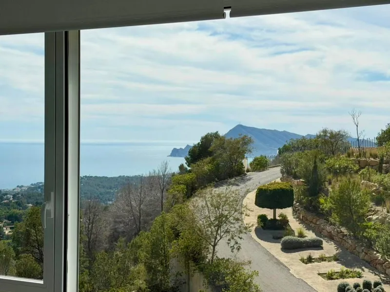 Exclusivo penthouse en Altea con espectaculares vistas panorámicas a la Bahía de Altea y al mar Mediterráneo 🌊