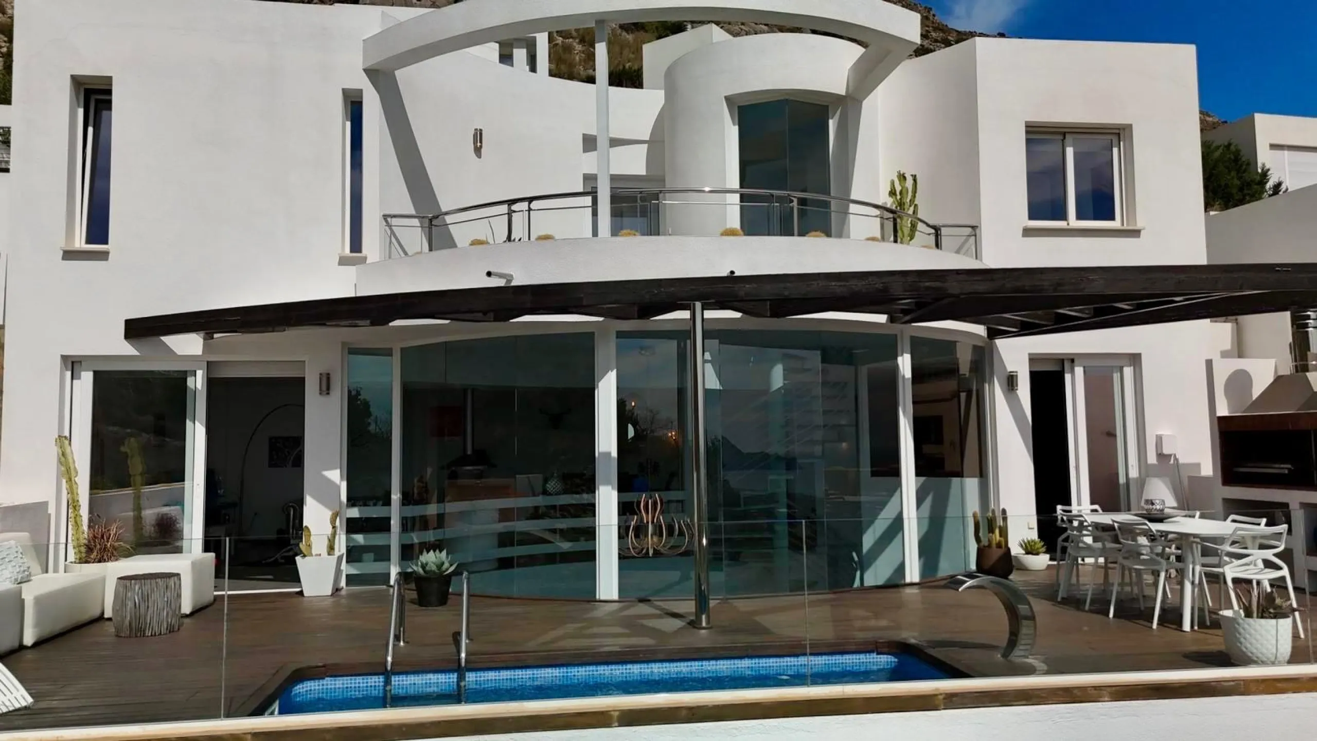 Exclusivo penthouse en Altea con espectaculares vistas panorámicas a la Bahía de Altea y al mar Mediterráneo 🌊
