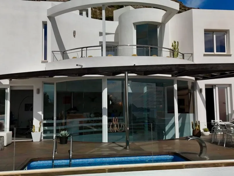 Exclusivo penthouse en Altea con espectaculares vistas panorámicas a la Bahía de Altea y al mar Mediterráneo 🌊