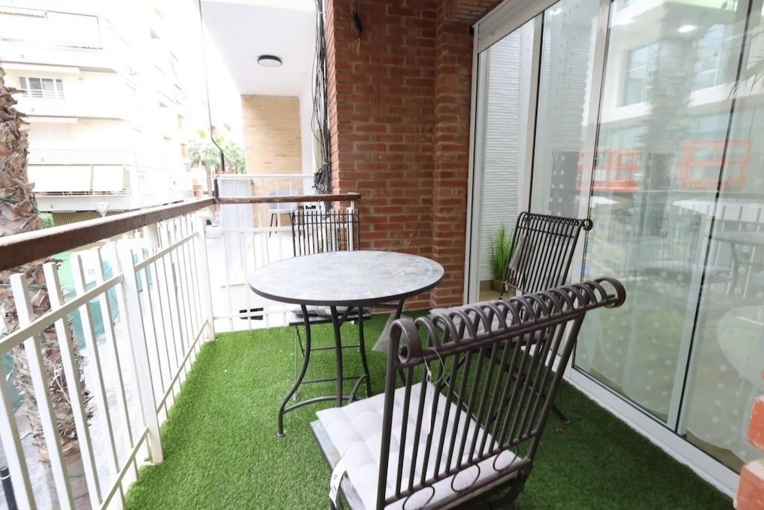 APARTAMENTO EN EL CENTRO DE TORREVIEJA DE 4 DORM. 2 BAÑOS. CON SUPERFICIE DE 123 M2.