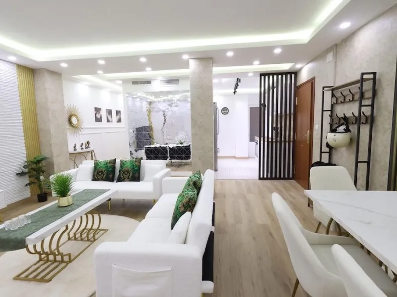 APARTAMENTO EN EL CENTRO DE TORREVIEJA DE 4 DORM. 2 BAÑOS. CON SUPERFICIE DE 123 M2.