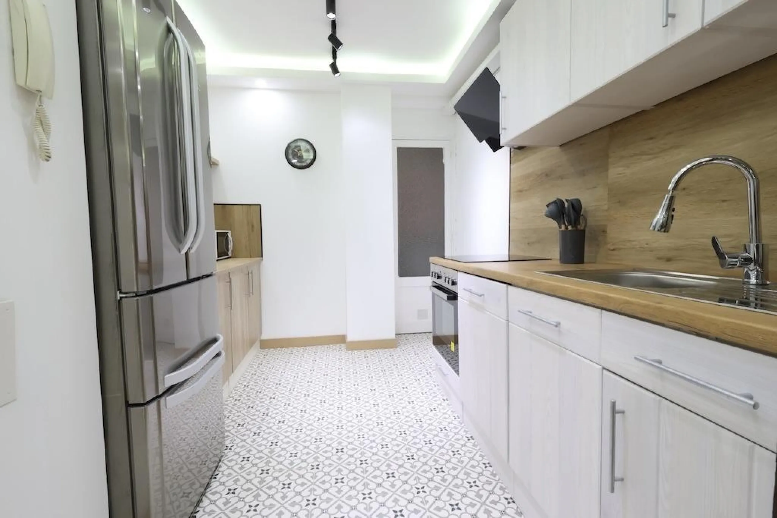 APARTAMENTO EN EL CENTRO DE TORREVIEJA DE 4 DORM. 2 BAÑOS. CON SUPERFICIE DE 123 M2.