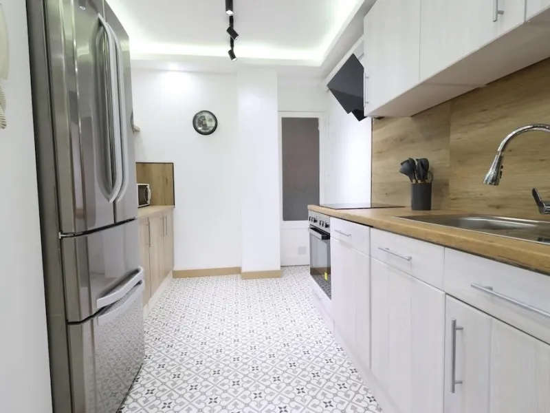 APARTAMENTO EN EL CENTRO DE TORREVIEJA DE 4 DORM. 2 BAÑOS. CON SUPERFICIE DE 123 M2.