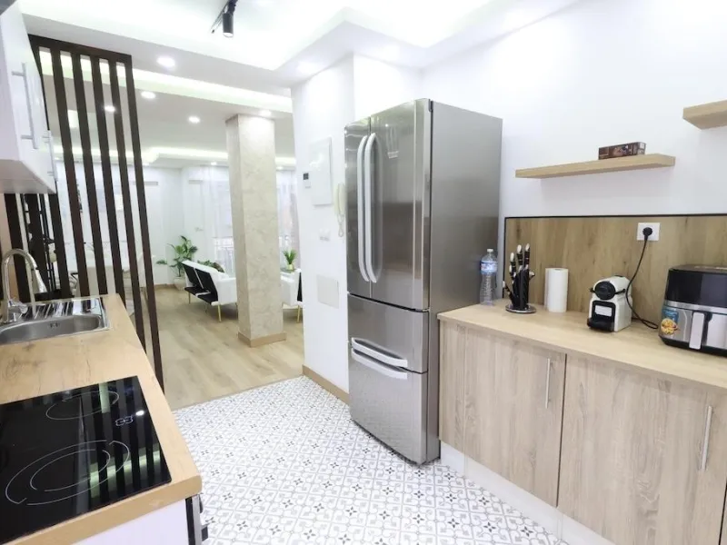 APARTAMENTO EN EL CENTRO DE TORREVIEJA DE 4 DORM. 2 BAÑOS. CON SUPERFICIE DE 123 M2.