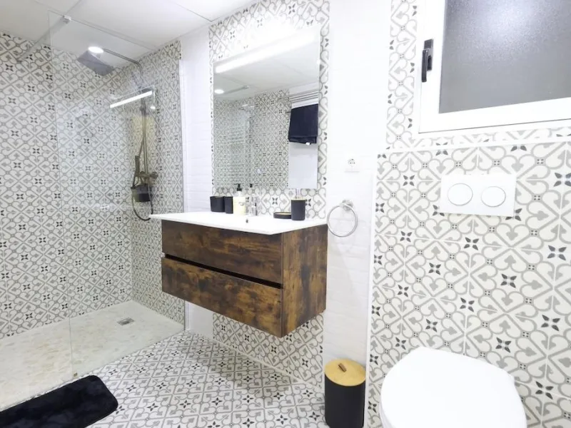APARTAMENTO EN EL CENTRO DE TORREVIEJA DE 4 DORM. 2 BAÑOS. CON SUPERFICIE DE 123 M2.