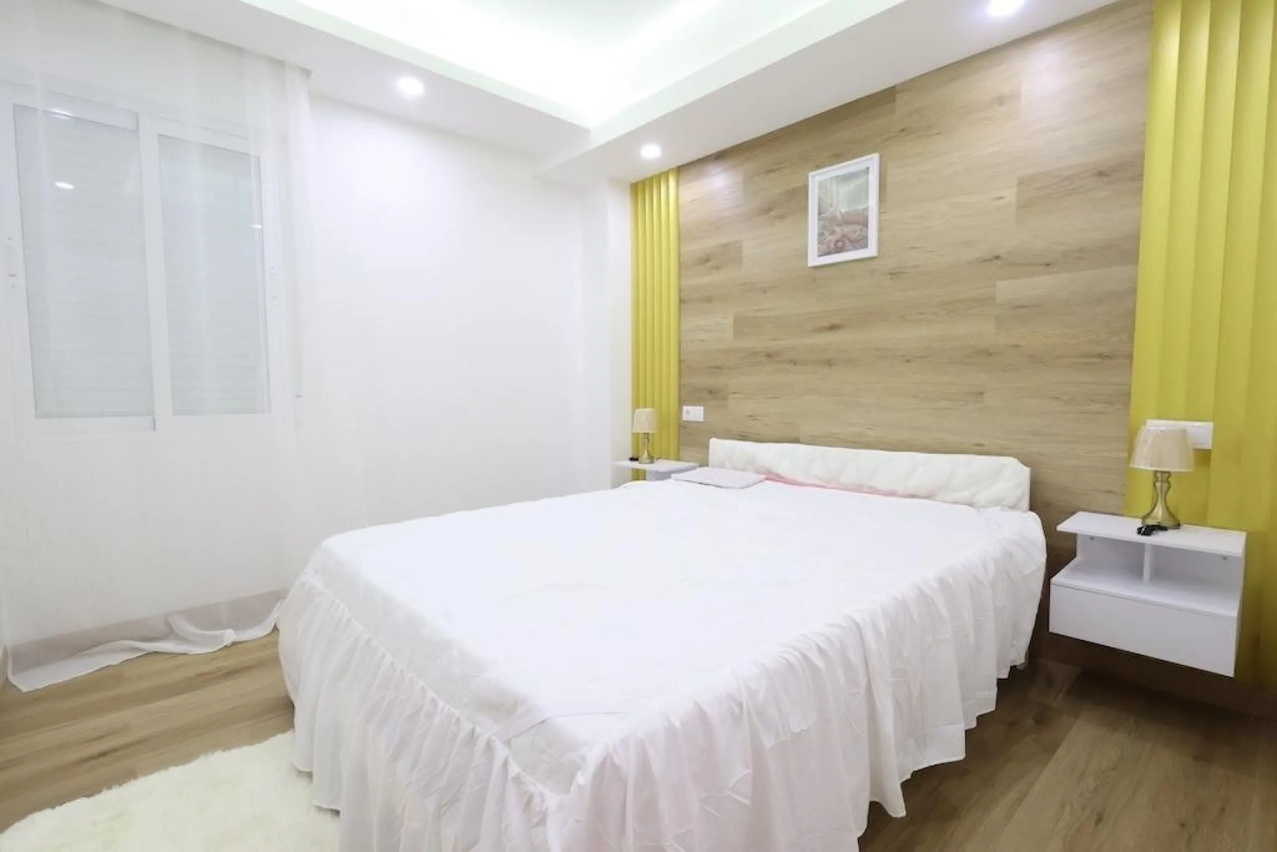 APARTAMENTO EN EL CENTRO DE TORREVIEJA DE 4 DORM. 2 BAÑOS. CON SUPERFICIE DE 123 M2.