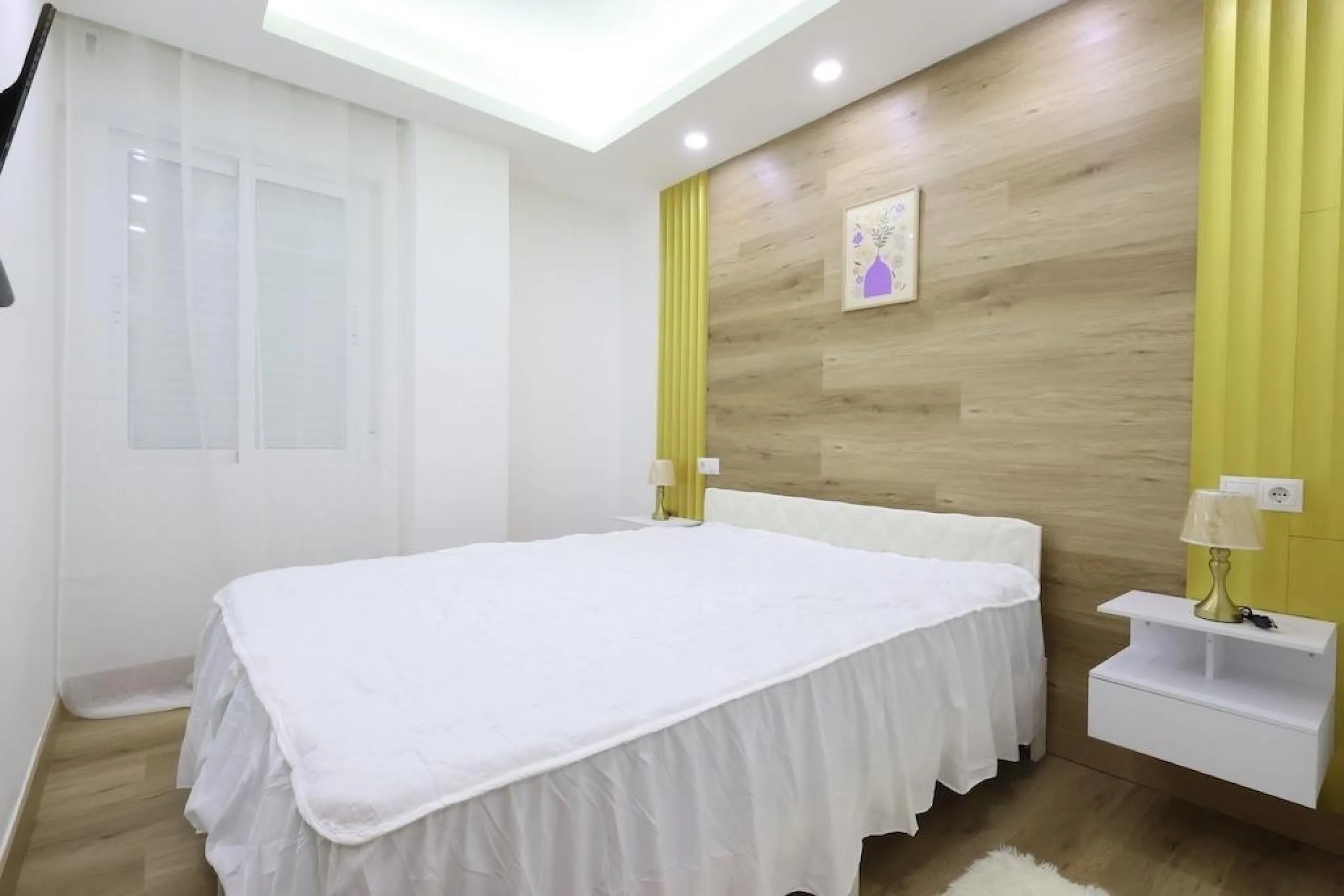 APARTAMENTO EN EL CENTRO DE TORREVIEJA DE 4 DORM. 2 BAÑOS. CON SUPERFICIE DE 123 M2.