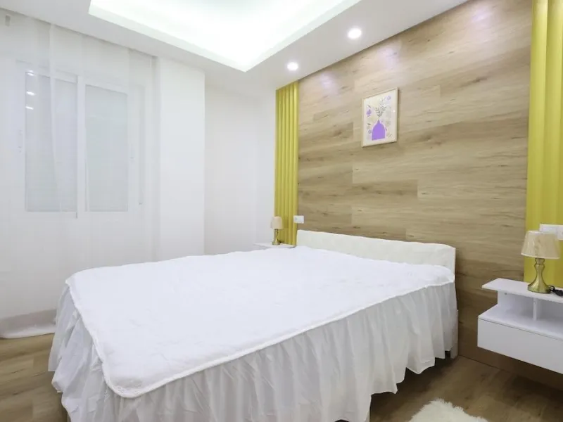 APARTAMENTO EN EL CENTRO DE TORREVIEJA DE 4 DORM. 2 BAÑOS. CON SUPERFICIE DE 123 M2.