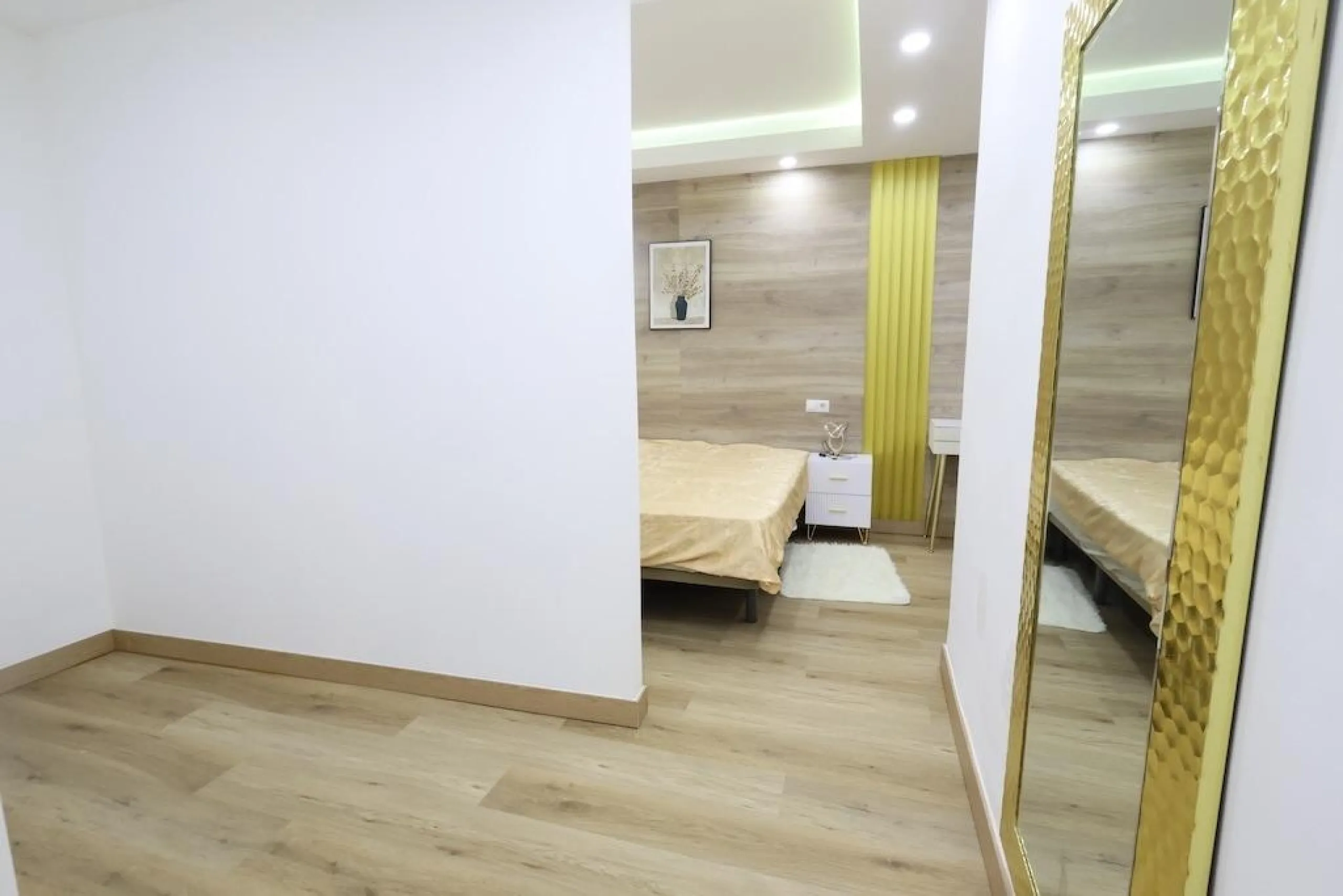 APARTAMENTO EN EL CENTRO DE TORREVIEJA DE 4 DORM. 2 BAÑOS. CON SUPERFICIE DE 123 M2.