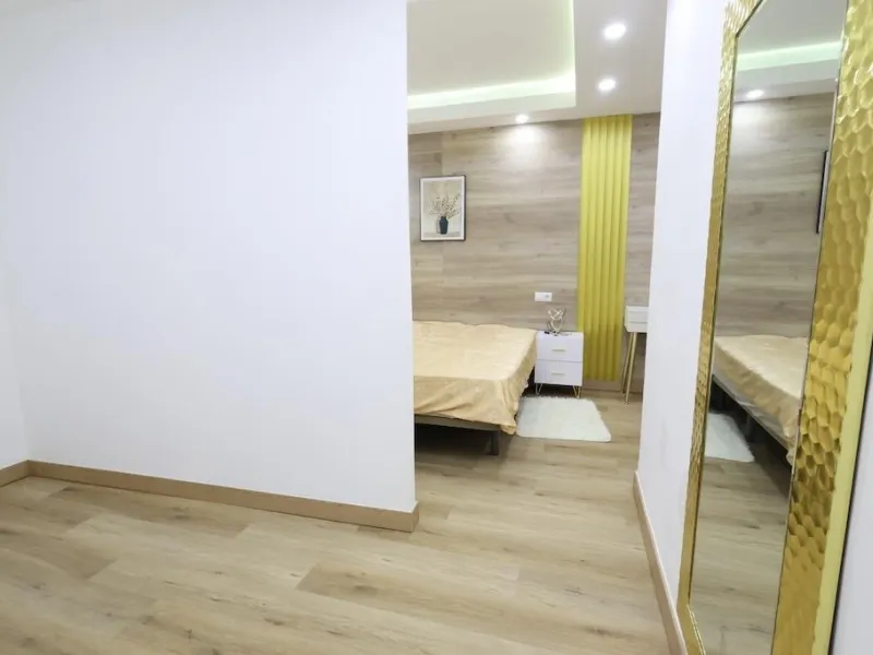 APARTAMENTO EN EL CENTRO DE TORREVIEJA DE 4 DORM. 2 BAÑOS. CON SUPERFICIE DE 123 M2.