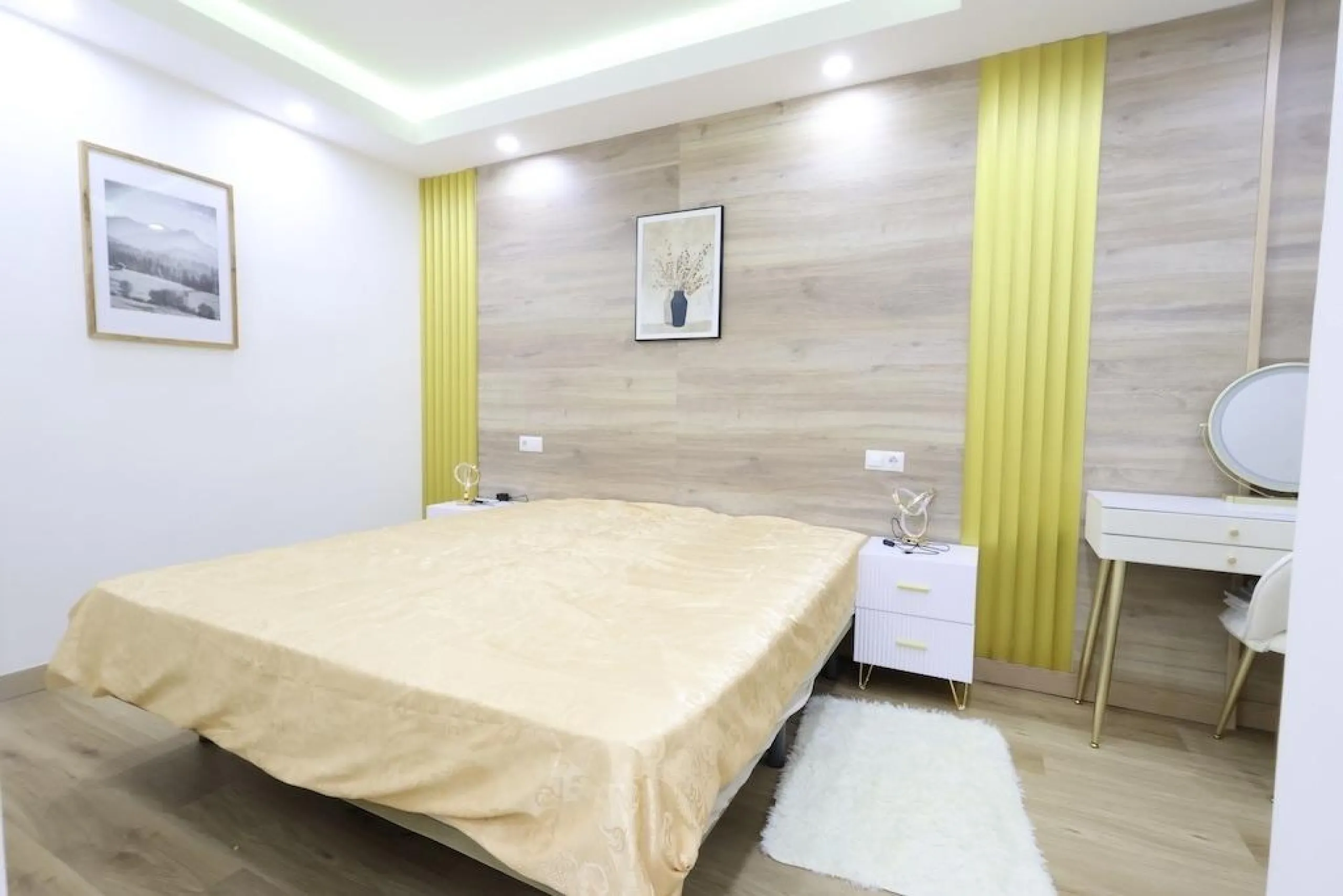 APARTAMENTO EN EL CENTRO DE TORREVIEJA DE 4 DORM. 2 BAÑOS. CON SUPERFICIE DE 123 M2.