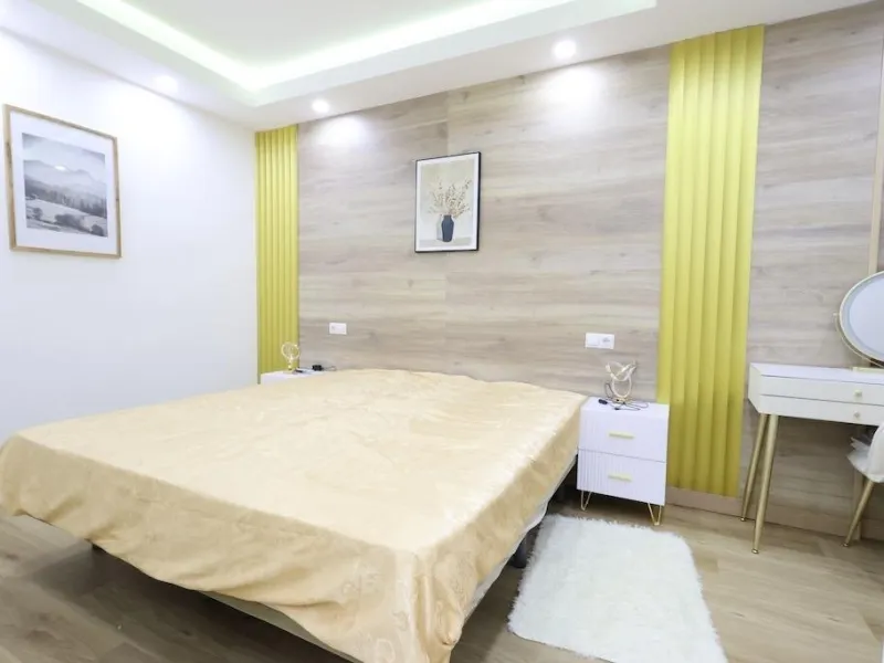 APARTAMENTO EN EL CENTRO DE TORREVIEJA DE 4 DORM. 2 BAÑOS. CON SUPERFICIE DE 123 M2.