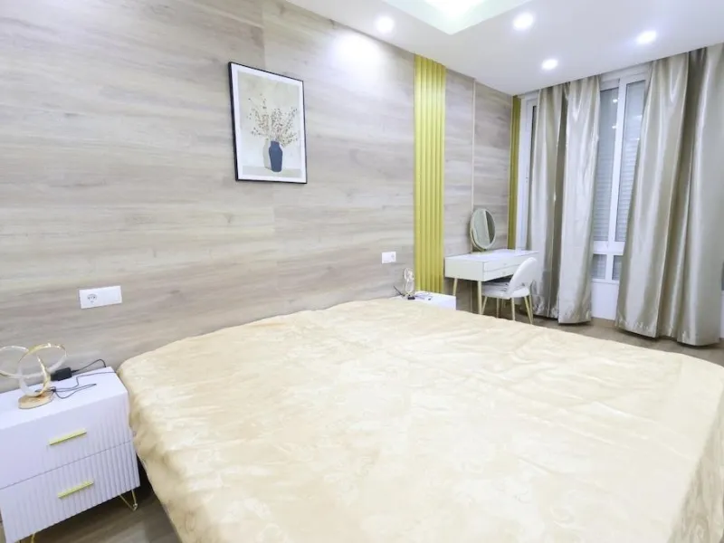 APARTAMENTO EN EL CENTRO DE TORREVIEJA DE 4 DORM. 2 BAÑOS. CON SUPERFICIE DE 123 M2.