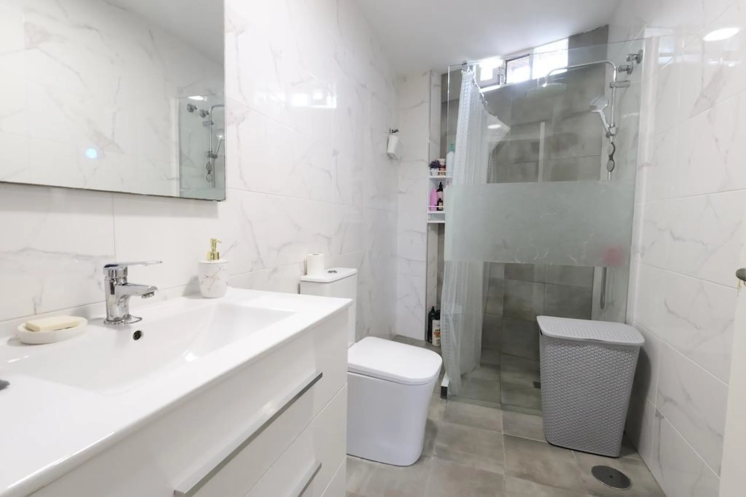 ÁTICO EN AV.PARIS DE 3 DORM. 2 BAÑOS. CON SUPERFICIE DE 113 M2.