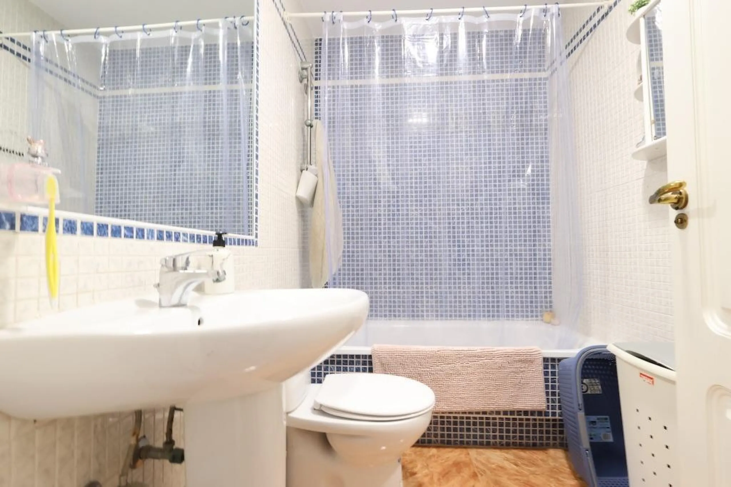 ÁTICO EN AV.PARIS DE 3 DORM. 2 BAÑOS. CON SUPERFICIE DE 113 M2.