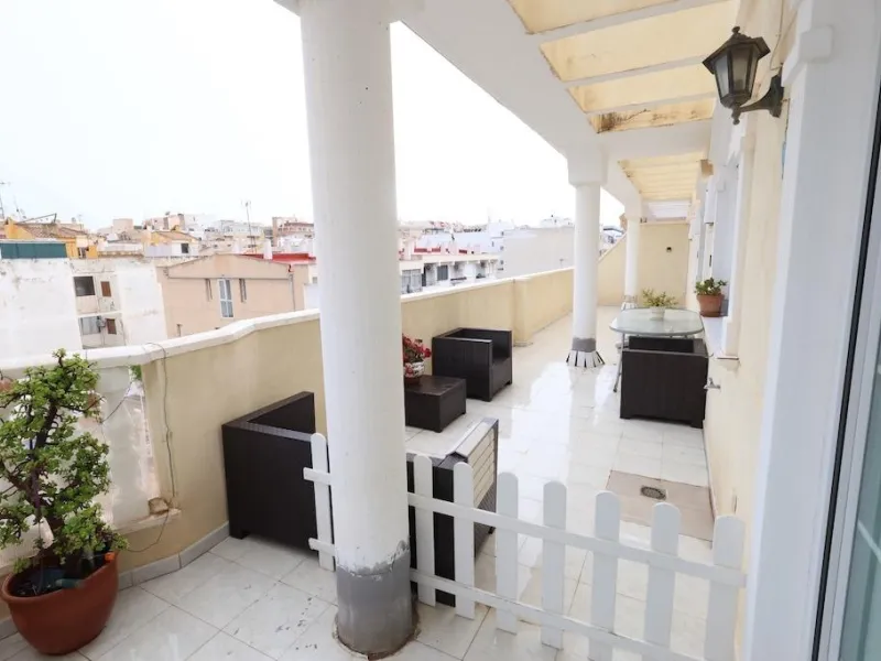 ÁTICO EN AV.PARIS DE 3 DORM. 2 BAÑOS. CON SUPERFICIE DE 113 M2.