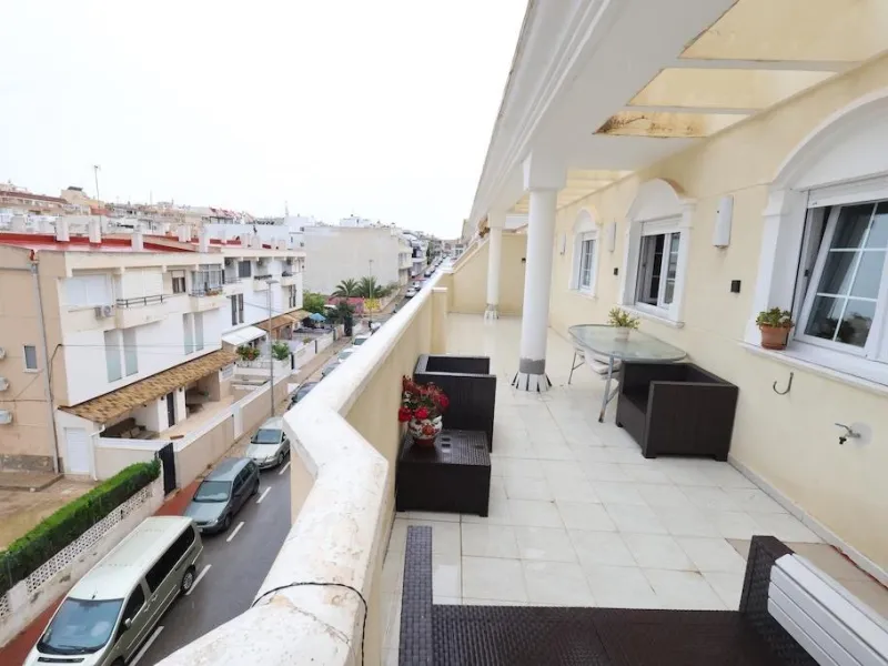 ÁTICO EN AV.PARIS DE 3 DORM. 2 BAÑOS. CON SUPERFICIE DE 113 M2.