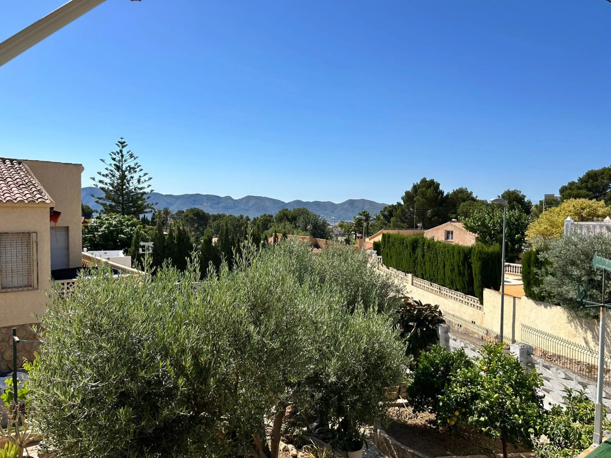 🏡 Independent chalet with private pool and large plot — La Nucía, Alicante