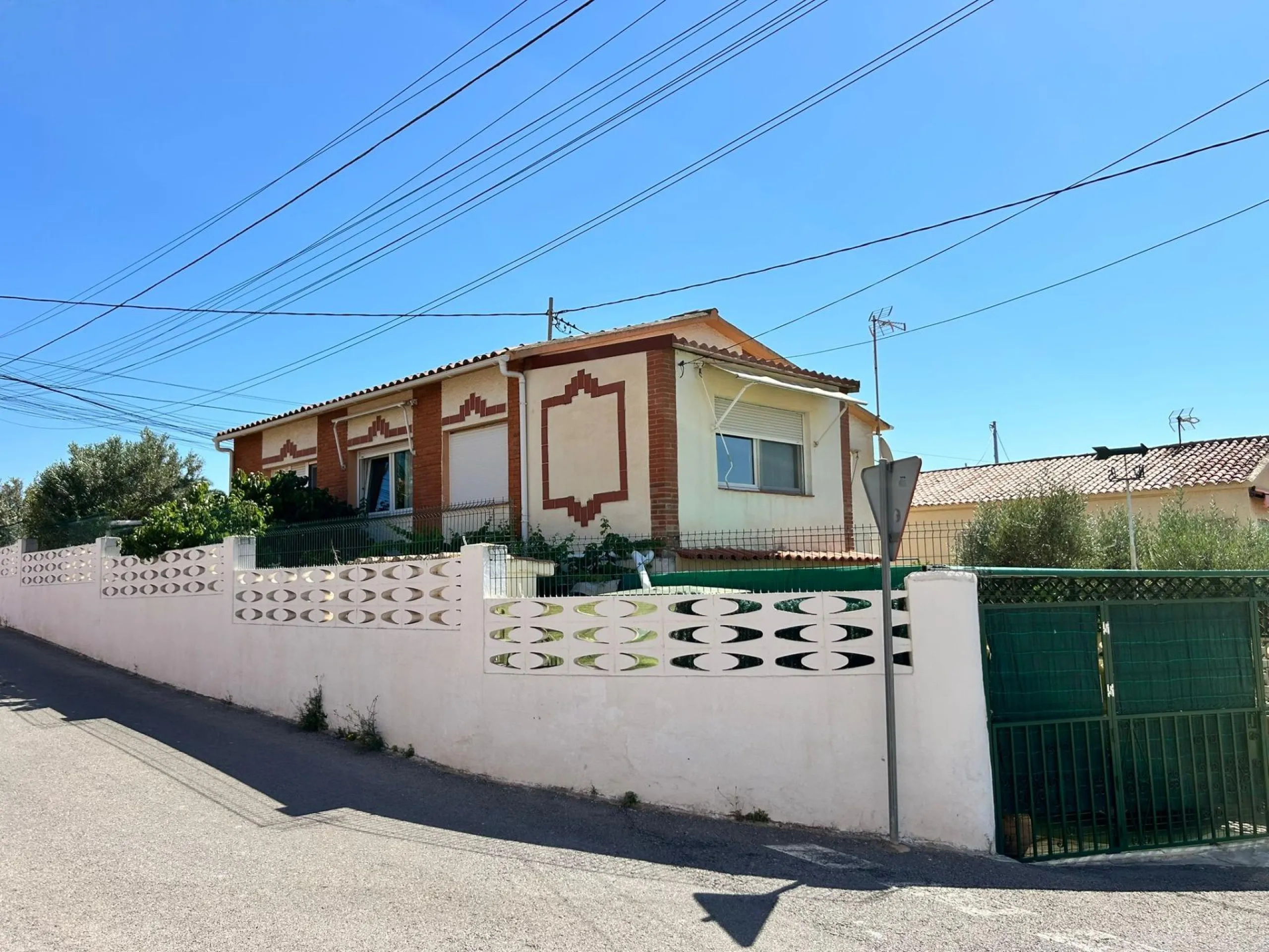 🏡 Independent chalet with private pool and large plot — La Nucía, Alicante