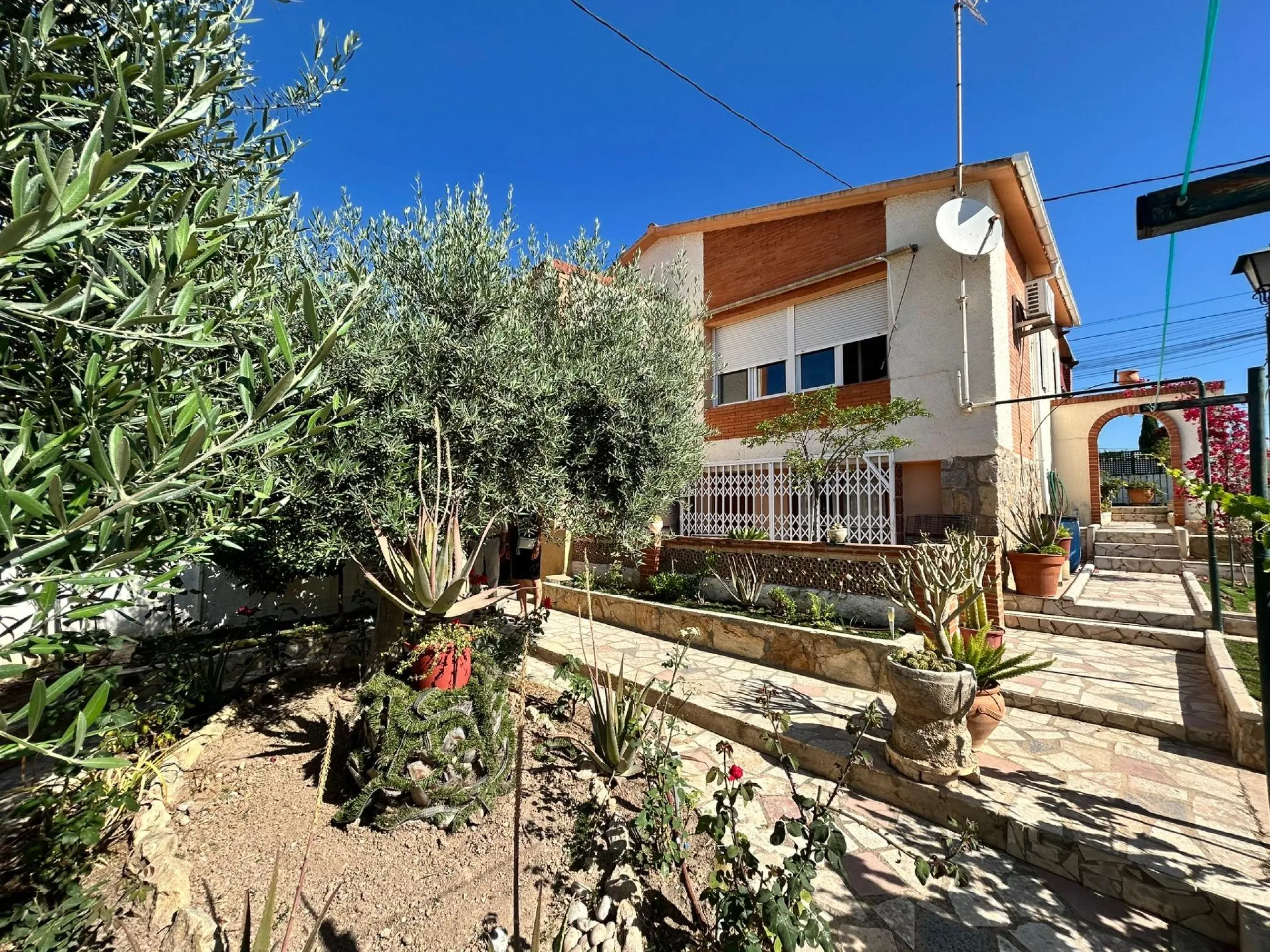 🏡 Independent chalet with private pool and large plot — La Nucía, Alicante