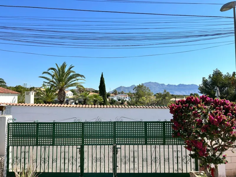 🏡 Independent chalet with private pool and large plot — La Nucía, Alicante