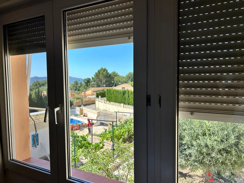 🏡 Independent chalet with private pool and large plot — La Nucía, Alicante
