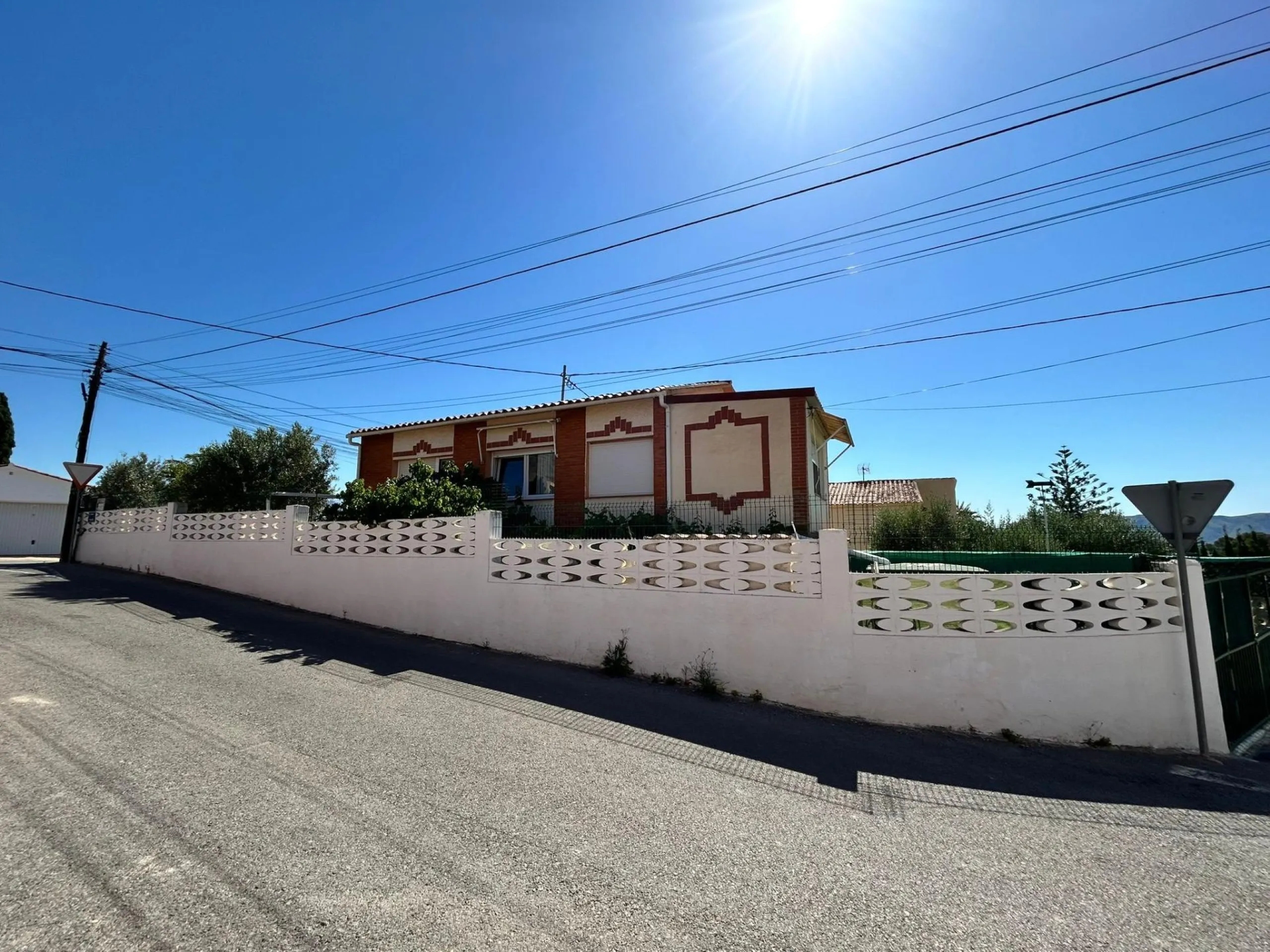 🏡 Independent chalet with private pool and large plot — La Nucía, Alicante