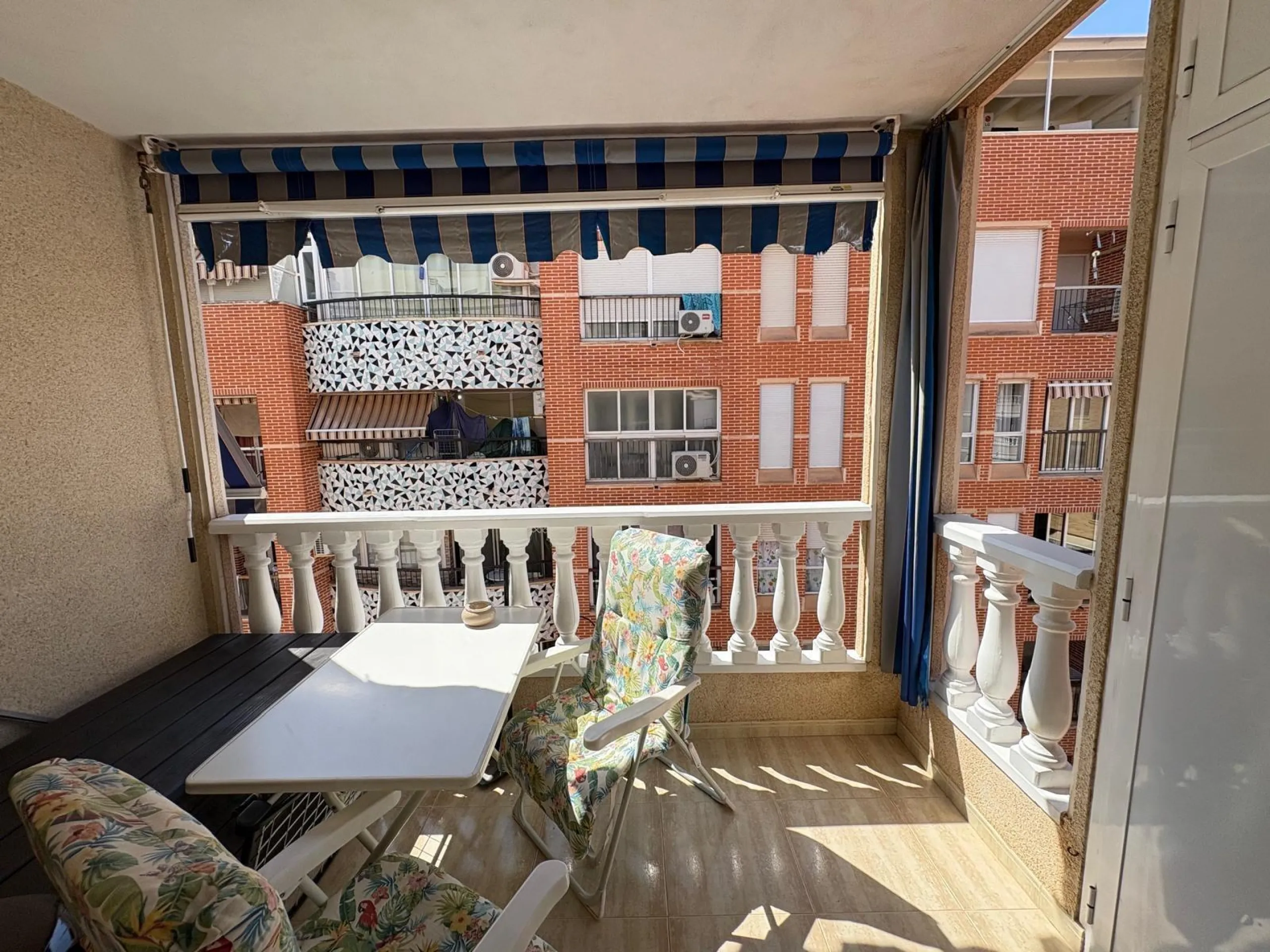 Amplio Apartamento en el Centro de Torrevieja a Solo 300 Metros del Mar