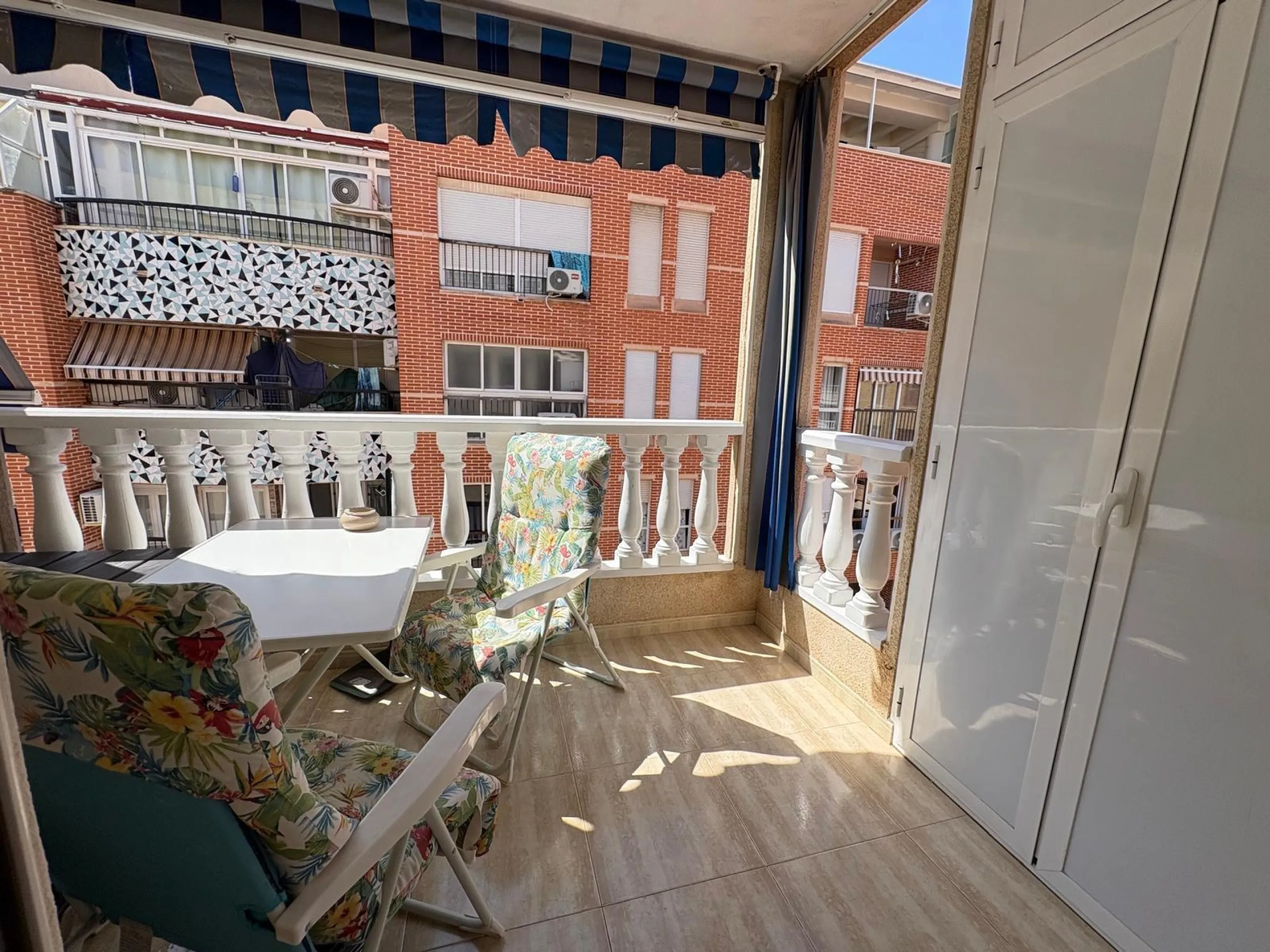 Amplio Apartamento en el Centro de Torrevieja a Solo 300 Metros del Mar