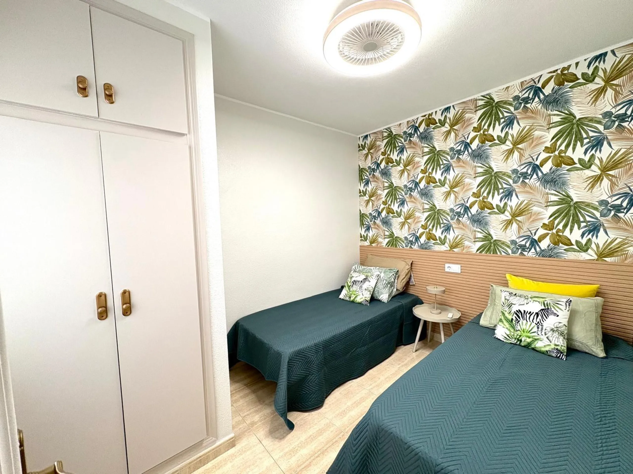 Amplio Apartamento en el Centro de Torrevieja a Solo 300 Metros del Mar
