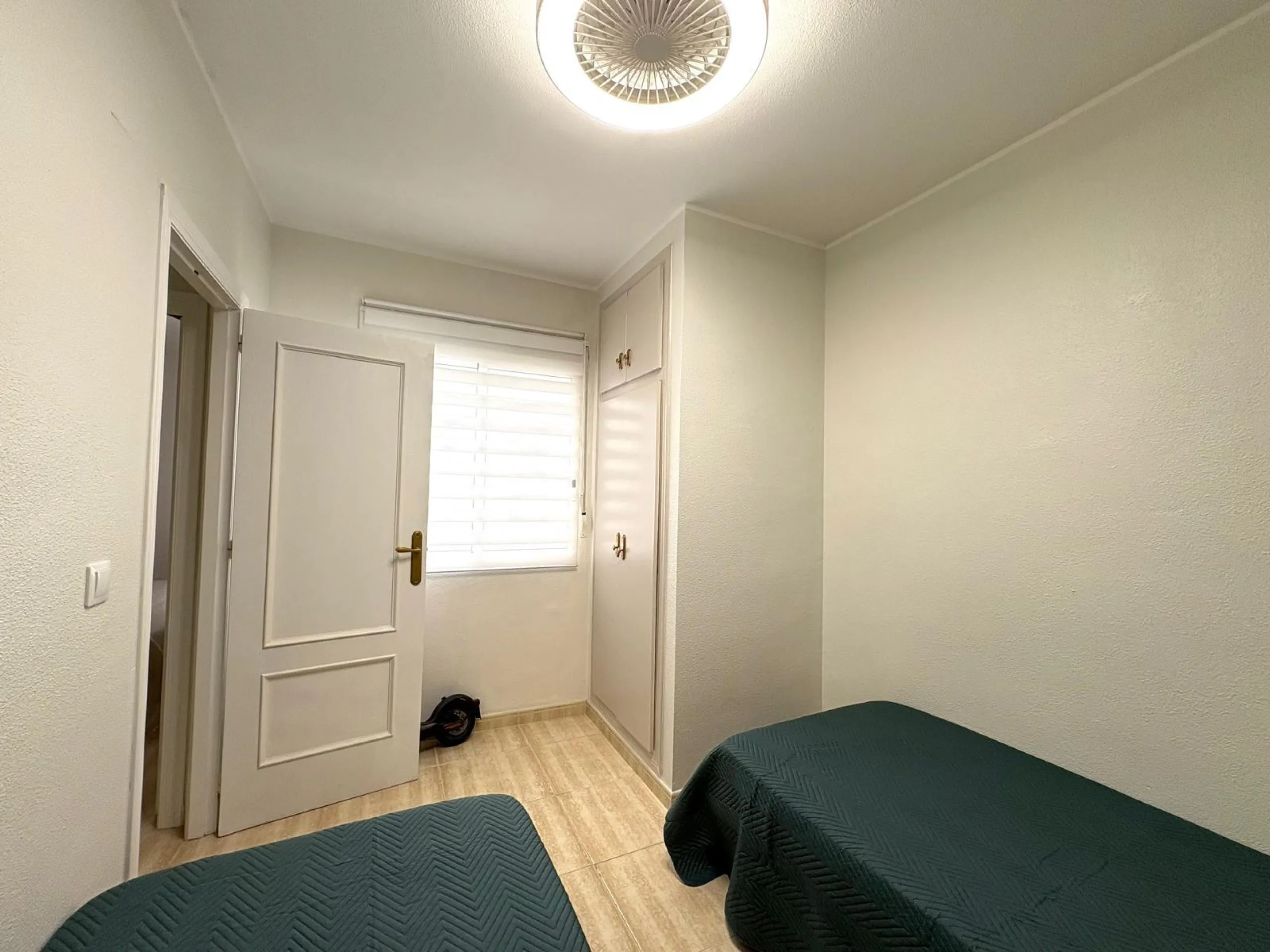 Amplio Apartamento en el Centro de Torrevieja a Solo 300 Metros del Mar