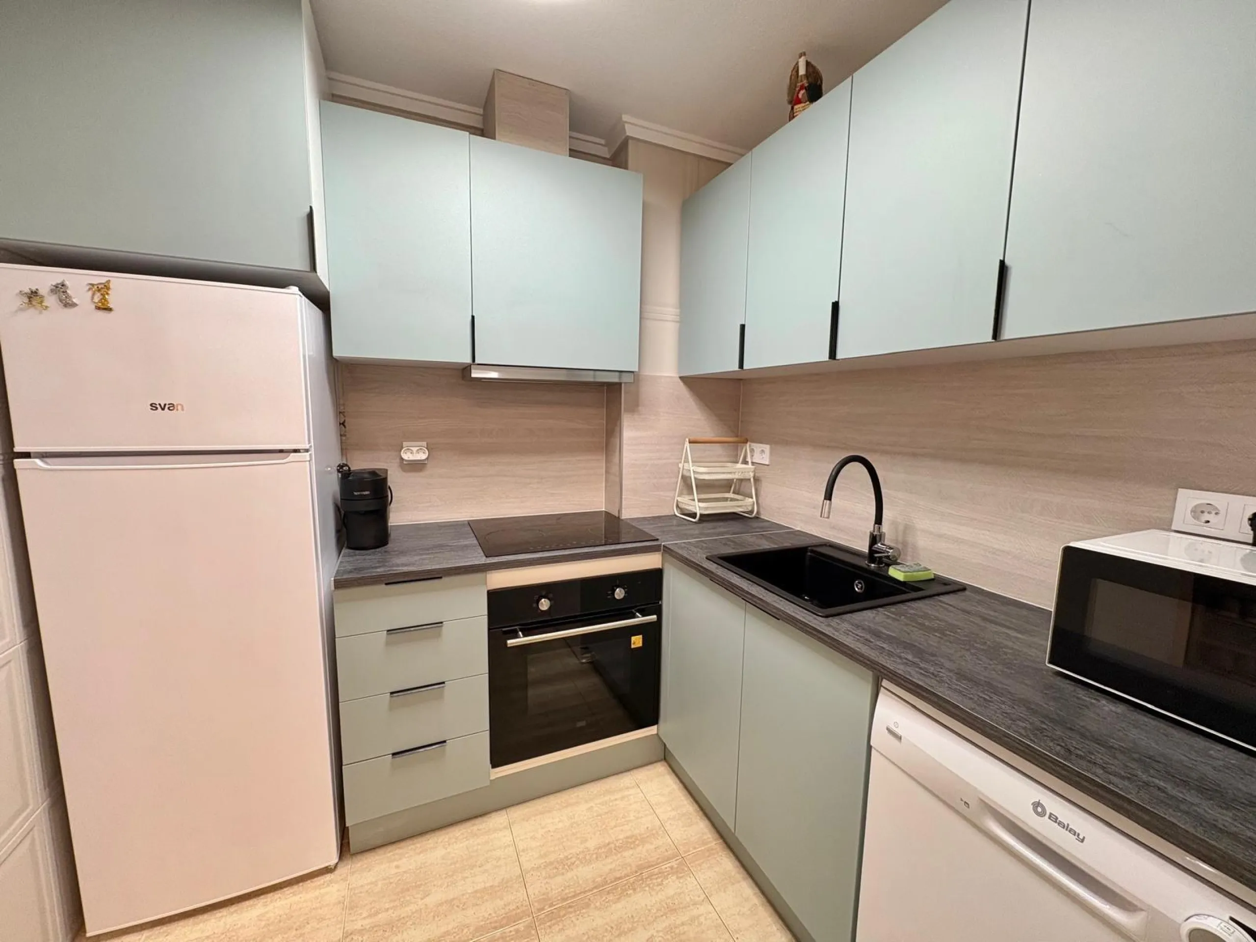 Amplio Apartamento en el Centro de Torrevieja a Solo 300 Metros del Mar