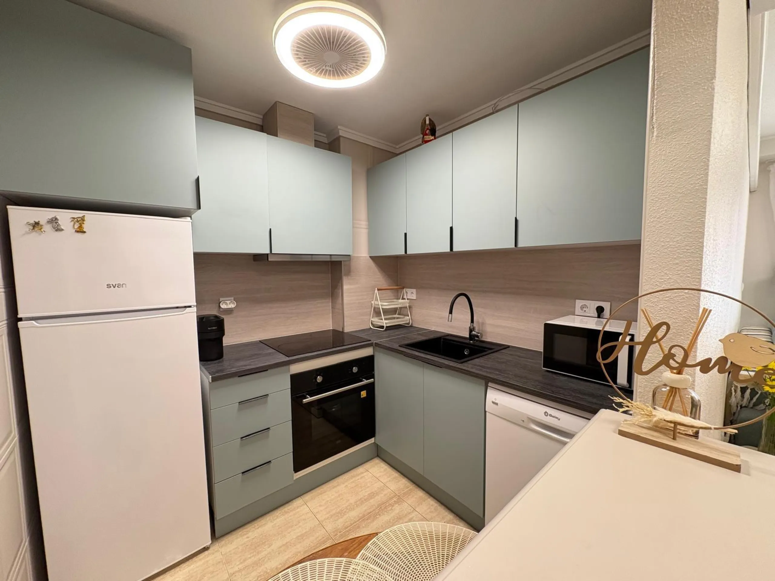 Amplio Apartamento en el Centro de Torrevieja a Solo 300 Metros del Mar