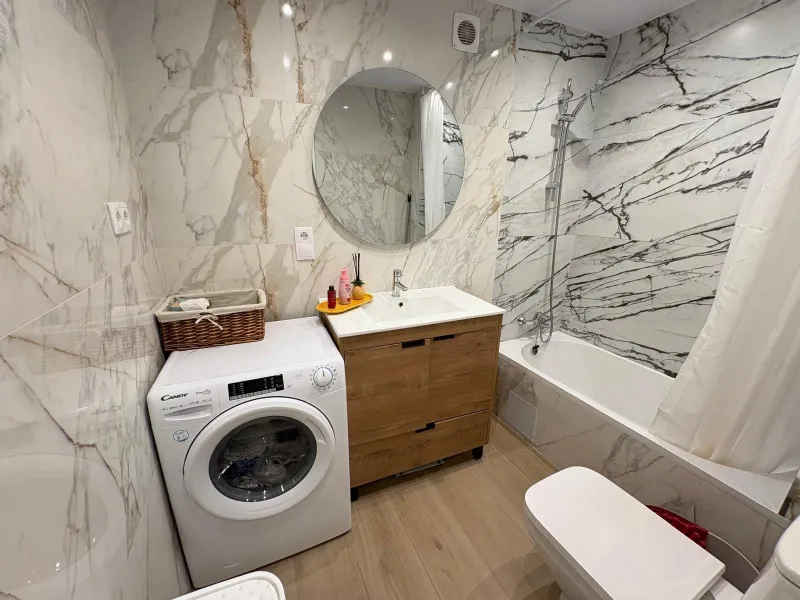 Amplio Apartamento en el Centro de Torrevieja a Solo 300 Metros del Mar