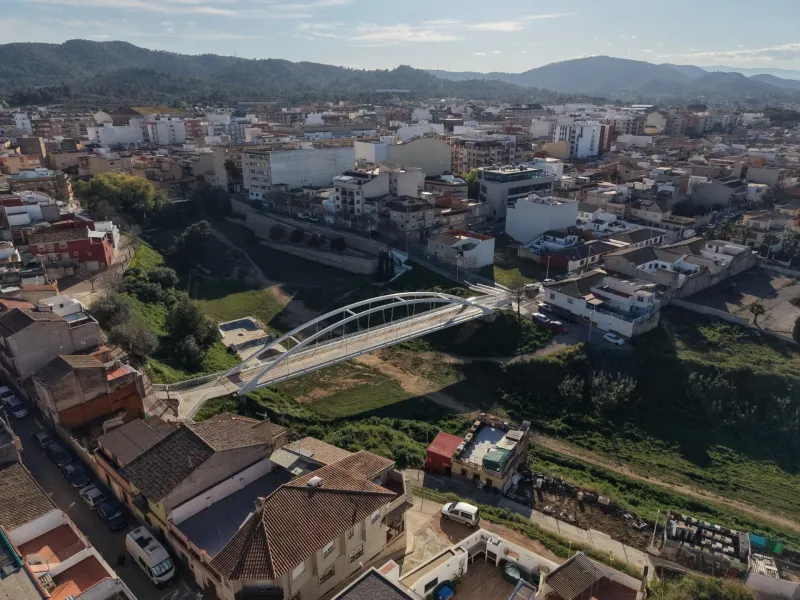 !!! PERFECTO CHALET ADOSADO-ESQUINERO FAMILIAR EN RIBARROJA DEL TURIA